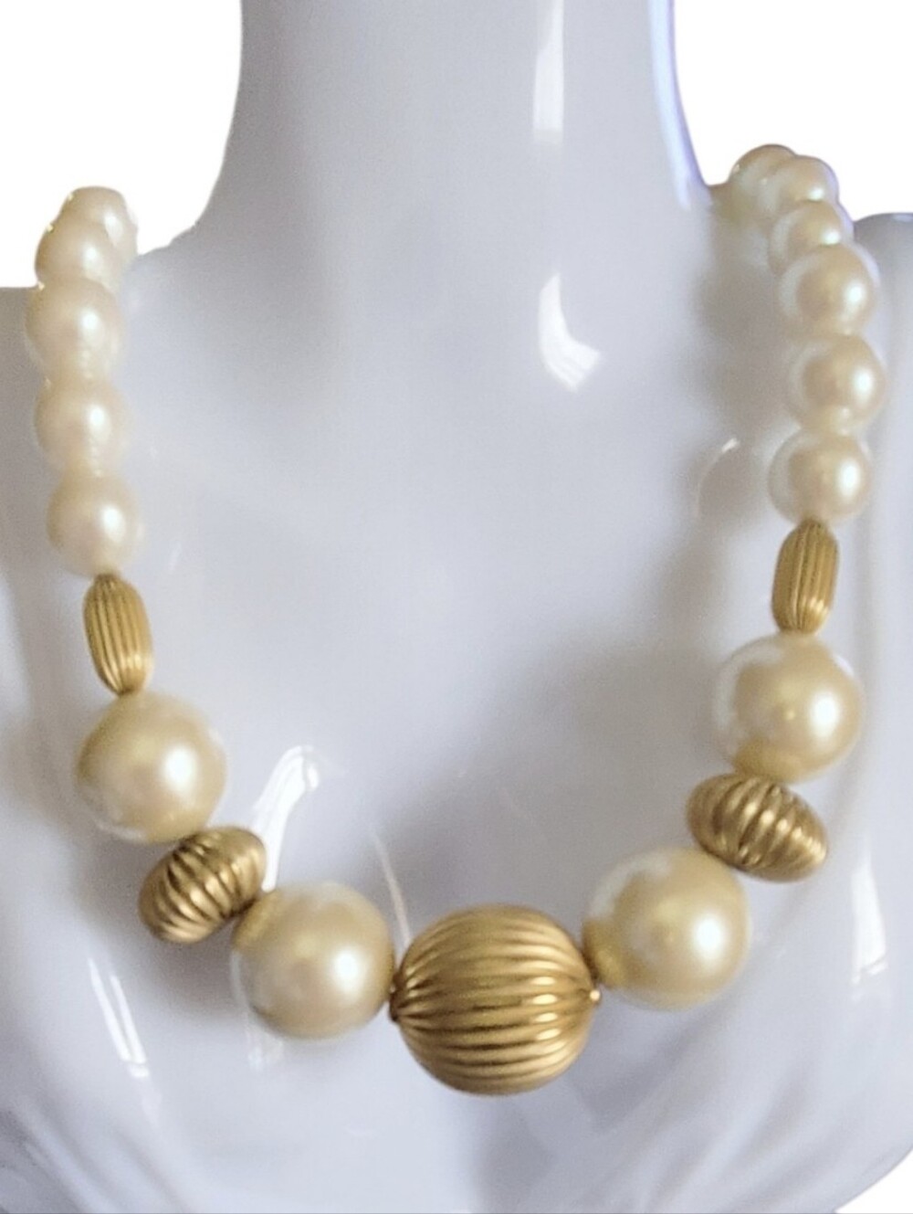 Vtg. Elegant Faux Pearls Bubbles Necklace